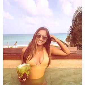 Meet your Posher, Simryn